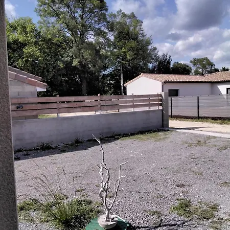Holiday home L Essentiel Parking Et Jardin Prives A Pied Riviere, Marche,voie Verte *